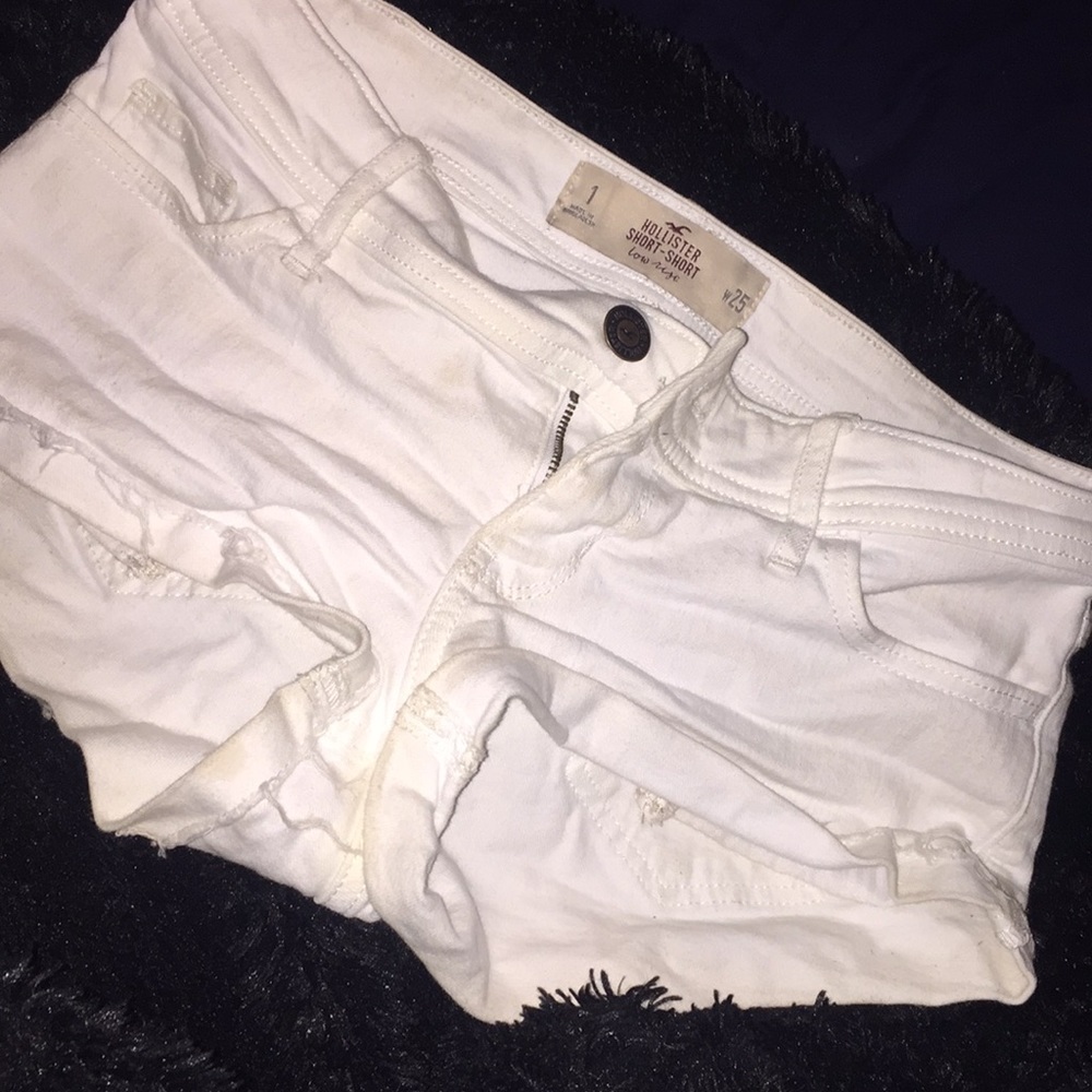 white hollister shorts